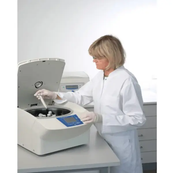 Центрифуга в комплекті з роторами, стаканами та адаптерами Sigma 2-7 IVD