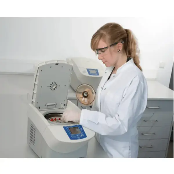 Центрифуга в комплекті з роторами, стаканами та адаптерами Sigma 1-16 IVD