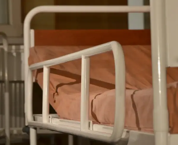 Side rail for the bed Shoulder