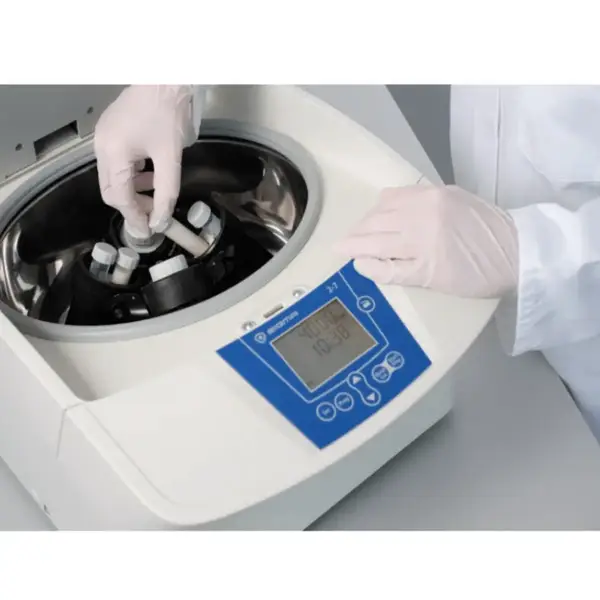 Центрифуга в комплекті з роторами, стаканами та адаптерами Sigma 2-7 IVD